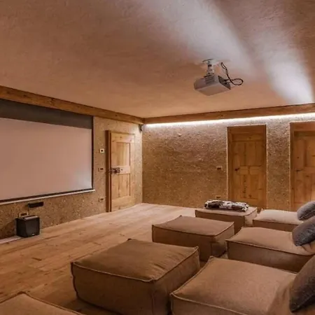 Crozatrsuper Maison De *